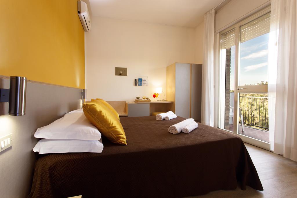 Hotel Antares チェルヴィア エクステリア 写真